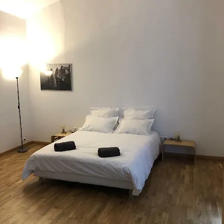 Boulevard Graziani Apartment