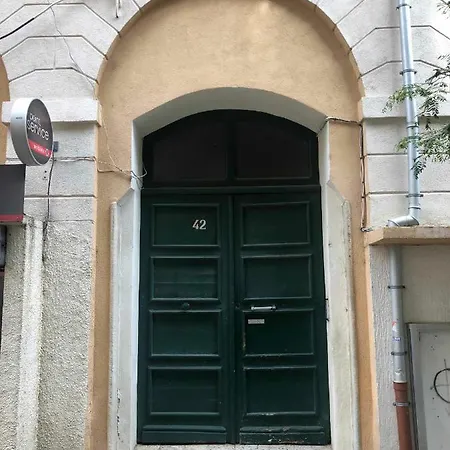 Boulevard Graziani Apartment
